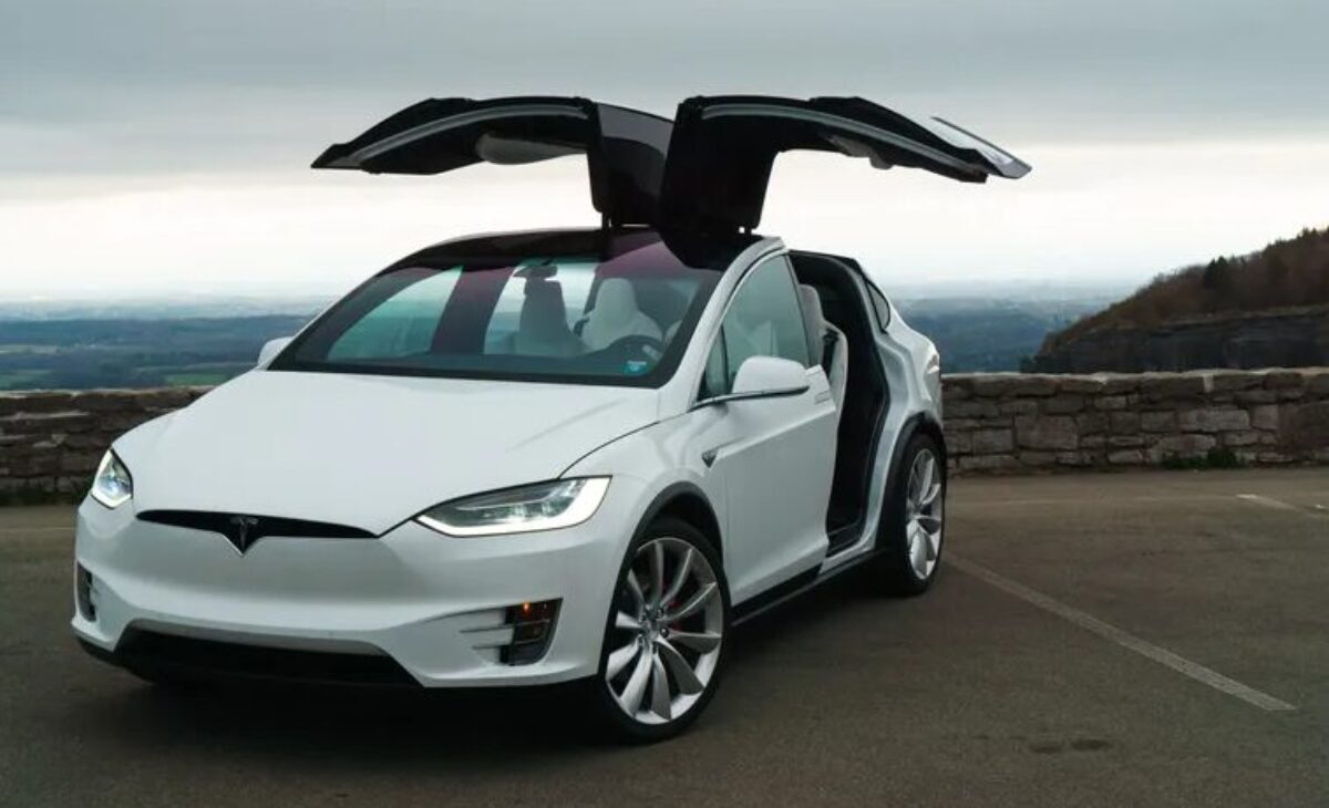 TESLA MODEL X